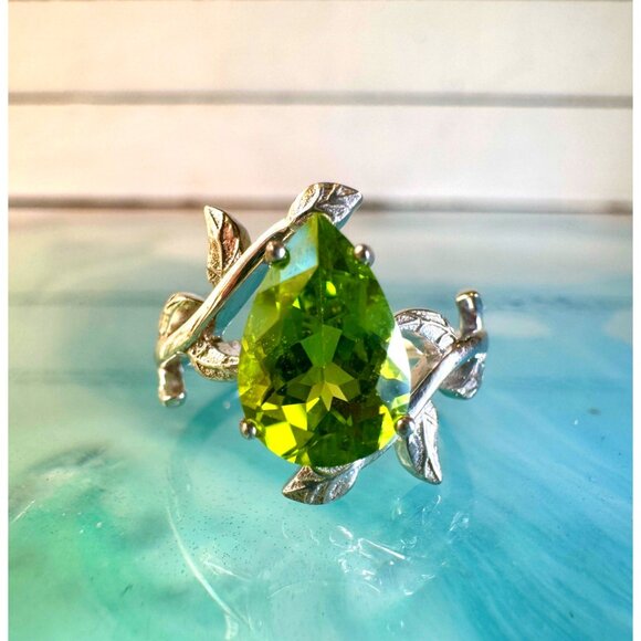 2.18ct Peridot Leaf Ring – Sterling Silver White Gold-Plated Size 5.5 - Picture 4 of 6